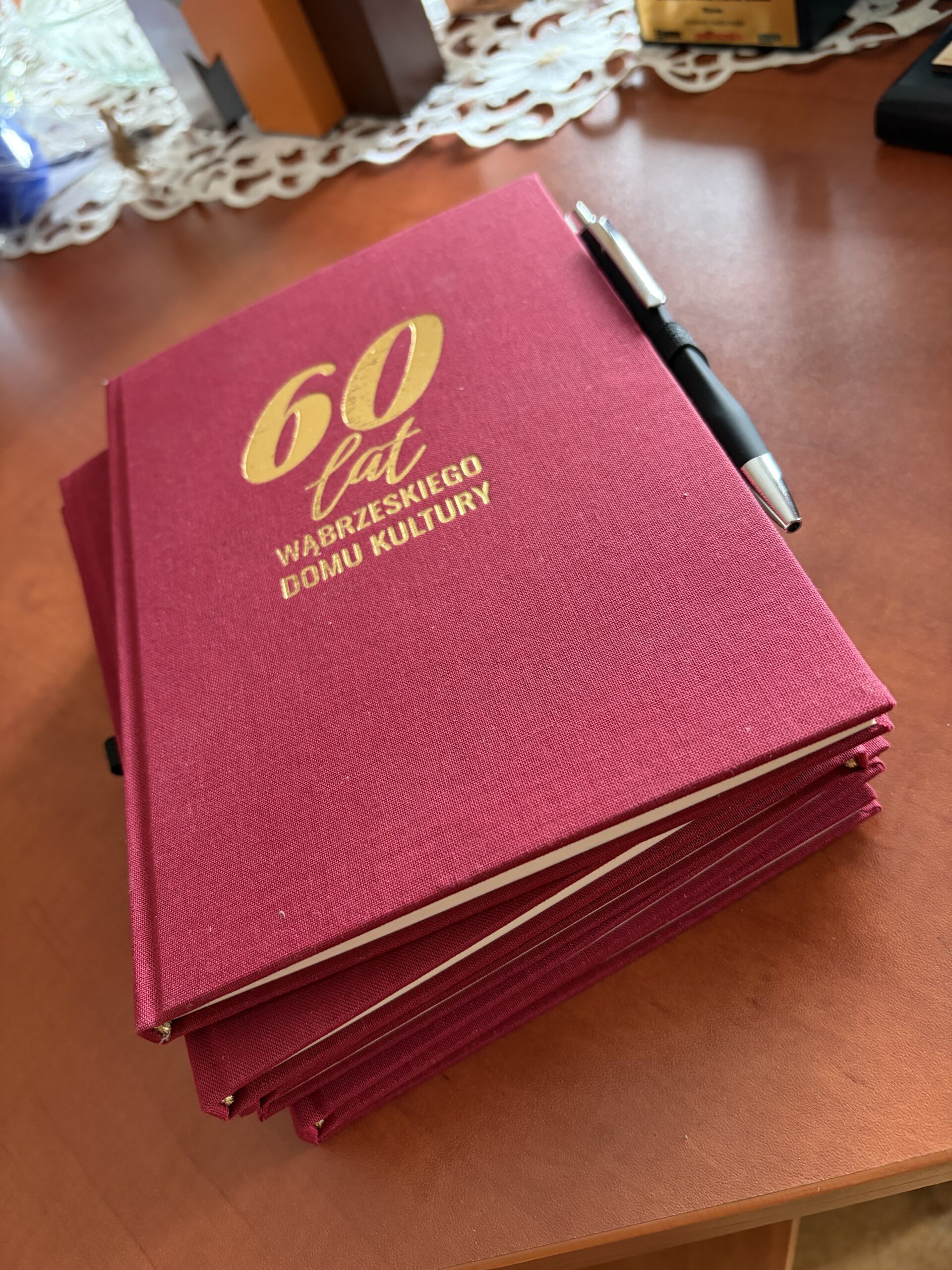 Zeszyt, który powstał jako gadżet promocyjny z okazji 60-lecia Wąbrzeskiego Domu Kultury